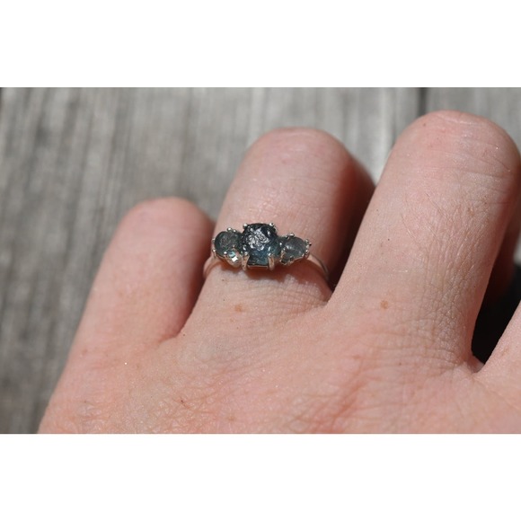 Raw Sapphire Ring, unique Engagement Ring, Uncut gemstone Ring, Montana - Picture 2 of 6